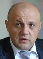 Томислав Дончев: Чиновниците да остават без заплата, ако не работят бързо