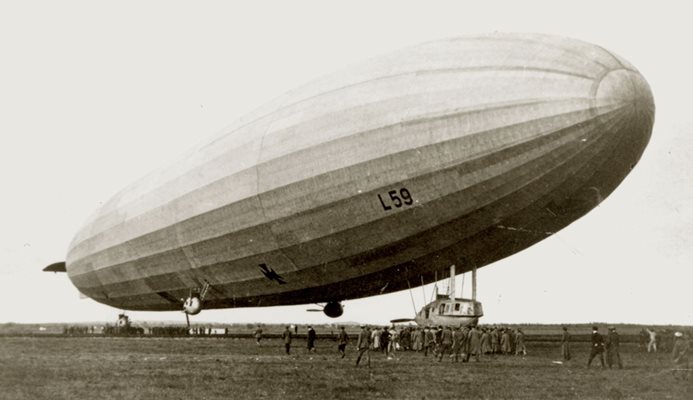 Истинският цепелин "L 59" на летището си край Ямбол преди повече от 100 години.
