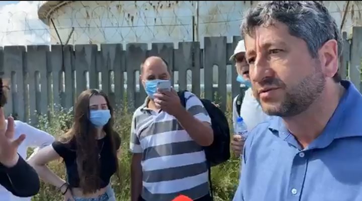 Лидерът на “Да, България” Христо Иванов бе начело на дошлите да плажуват край “Росенец”