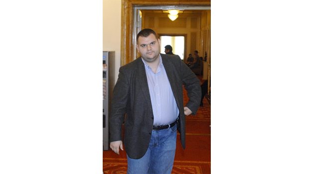 НАЕМАТЕЛ: Делян Пеевски се е уредил да ползва ведомствен апартамент на РВД.
