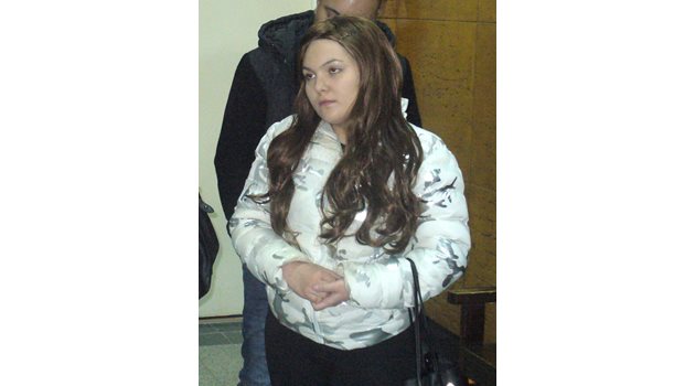 Мария Гиздева в очакване на поредното заседание на съда