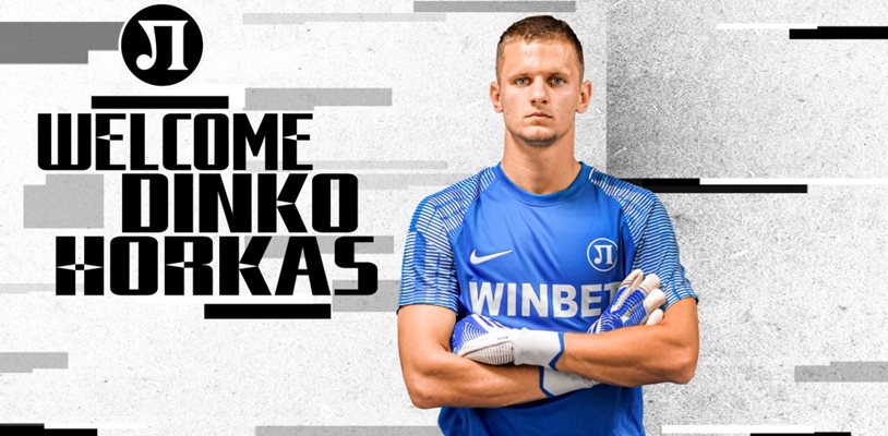 Динко Хоркаш подписа за 2 години с "Локомотив" (Пловдив).


СНИМКА: Lokomotivpd.com