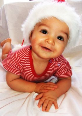Това  е първата Коледа на сина ми - Богомил, на 3 януари стана на 8 месеца.
Поздрви, Елица Сиракова
