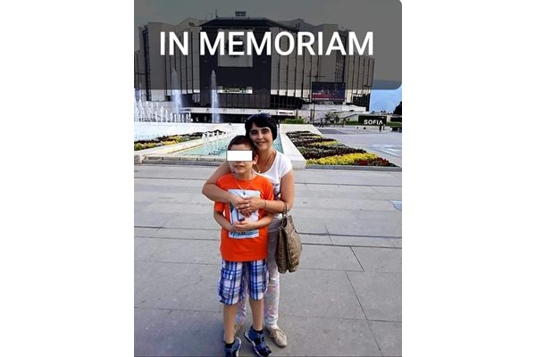 Тази снимка на д-р Илияна Иванова със сина си пред НДК се разпространява в социалните мрежи в нейна памет.

СНИМКА: ФЕЙСБУК
