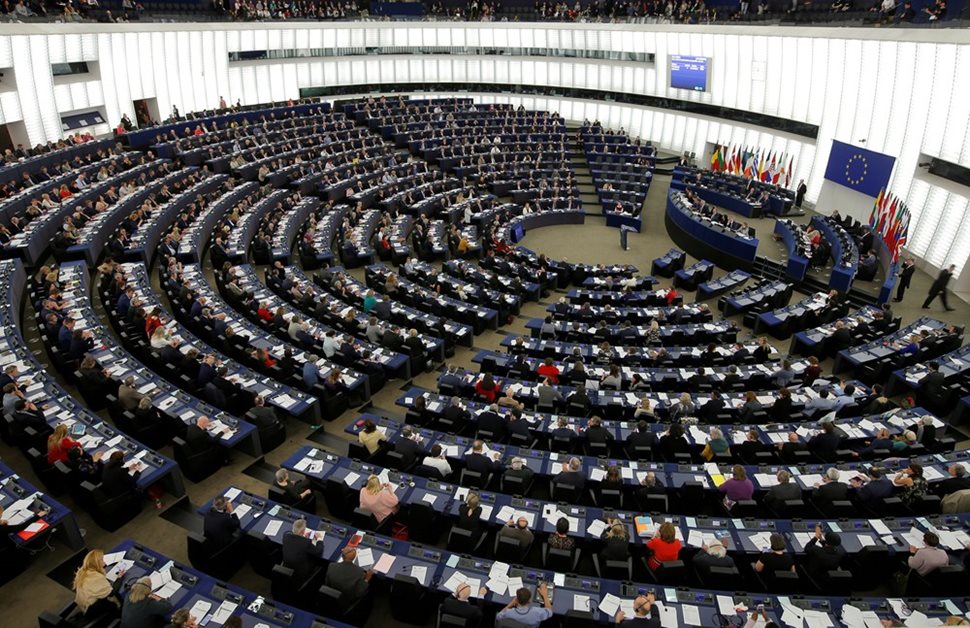 Европарламентът се противопостави категорично на унгарския закон срещу ЛГБТИК