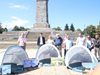 Държавата мести Паметника на Съветската армия, Мая и бранители бдят на палатки (Обзор)