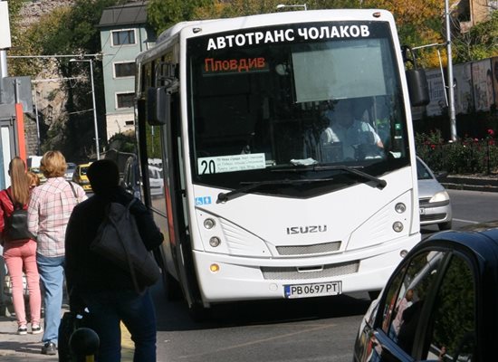 В Пловдив се движат нови автобуси, но пътниците в тях са малко.