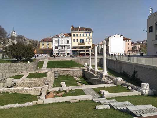 Топло време очаква Пловдив, където много хора ще предпочетат да се насладят на Римския форум.