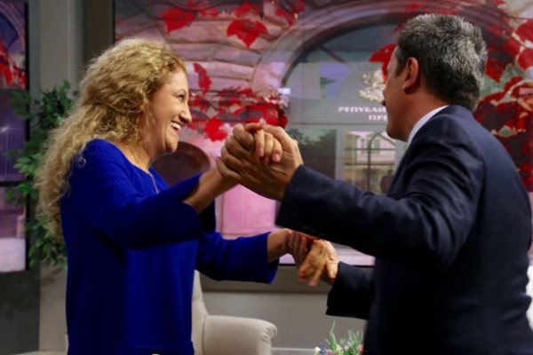 Пламен и Ели Орешарска се впуснаха в танц по телевизията като част от кандидат-президентската кампания през 2016 г.