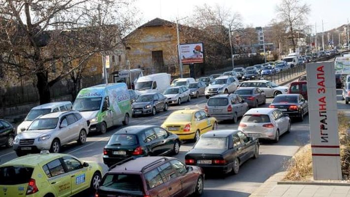 Задръстванията по бул. "Христо Ботев" са чудовищни.


Снимка: Фейсбук.