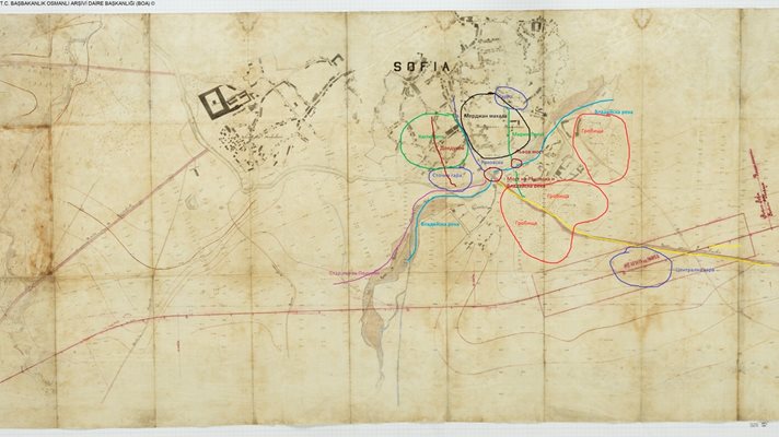 Картата на София от 1873 г. е ориентирана от юг на север за разлика от съвременните. Очертанията с днешните имена са направени от проф. Орлин Събев.