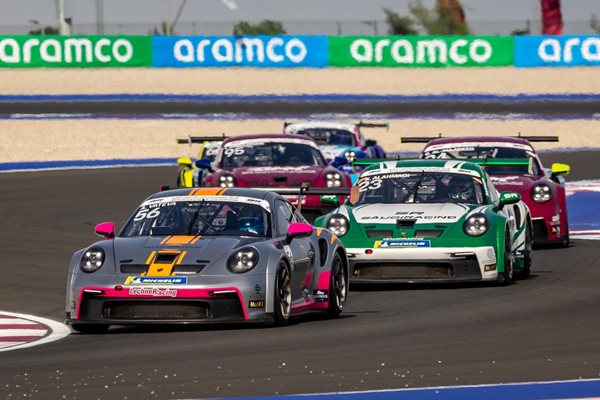 Автомобилът, с който Александра се състезава в Porsche Carrera Cup Middle East