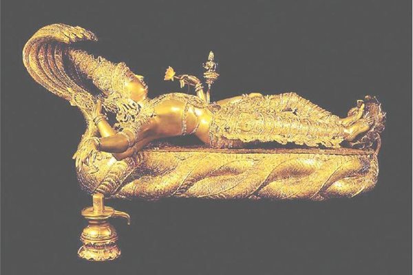 Златната статуя на бог Вишну.