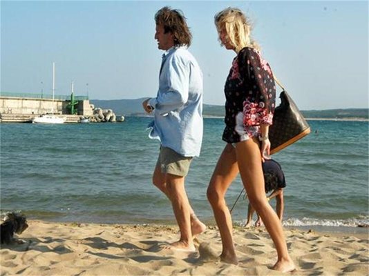 Дори Калина и съпругът й Китин предпочитат плажа на Дюни, един от най-меките в света. 
СНИМКА: "24 ЧАСА"