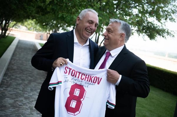 Стоичков дари Орбан с фланелка, обяви "Севиля" за заслужен шампион в Лига Европа