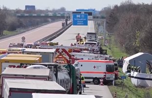 Автобус с 60 пътници катастрофира на аутобан в Германия, ранени са над 20 души (Видео)