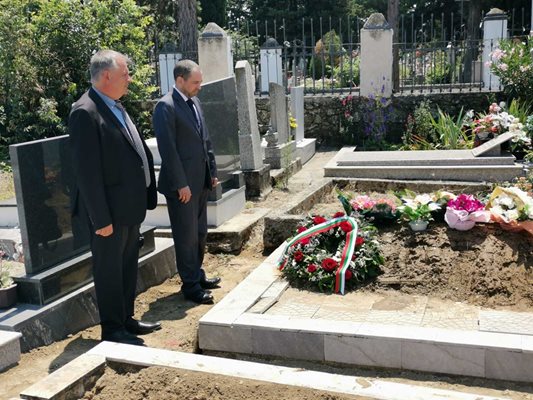Посланикът ни в Скопие положи венец на гроба на Спаска.СНИМКИ: МИНИСТЕРСТВО НА ВЪНШНИТЕ РАБОТИ