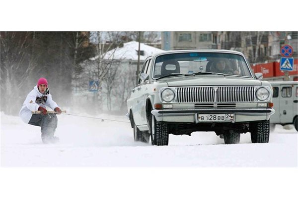 исокопроходимият ГАЗ-24 се произвежда от 1968 до 1985 г. Съществуват така наречените КГБ модели с 5-литров V8 двигател с 200 к.с. на “Чайка” с автоматична скоростна кутия.
