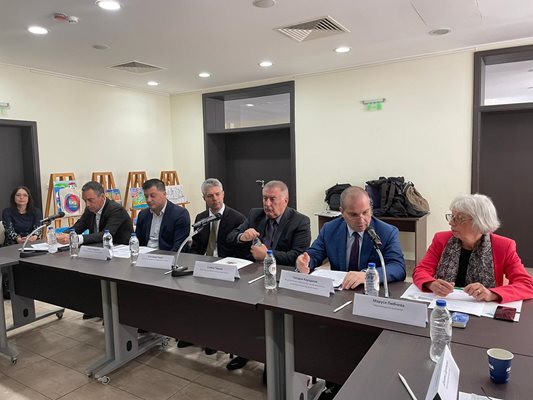 Министър Караджов присъства на национална кръгла маса на тема „Черноморски хоризонти 2022. Бъдеще за Черно море-бъдеще за Европа