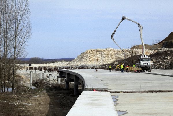 Част от строежа на все така дълго чаканата автомагистрала “Хемус”