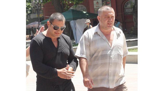 Радослав Калчев (вляво) е осъждан три пъти за дрога.
