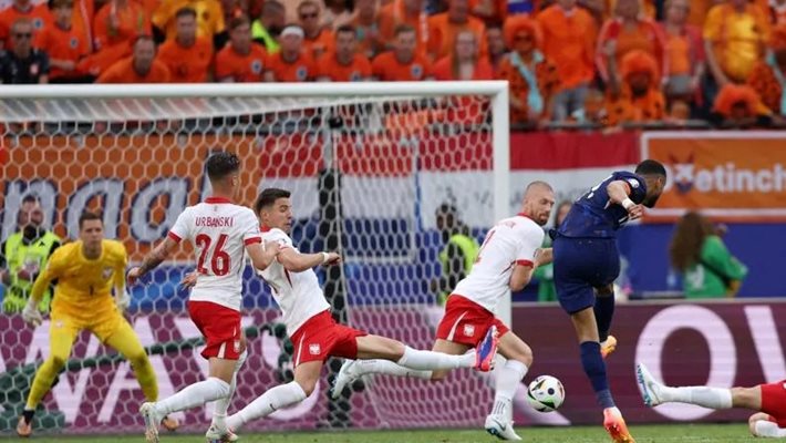Коди Гакпо изравни резултата в мача на Нидерландия срещу Полша 
СНИМКА: ©UEFA 2024