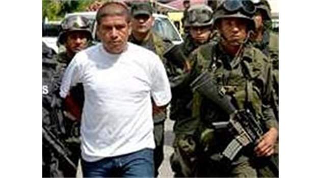 Гереро, пазен от апмия полицаи, при един от арестите му.