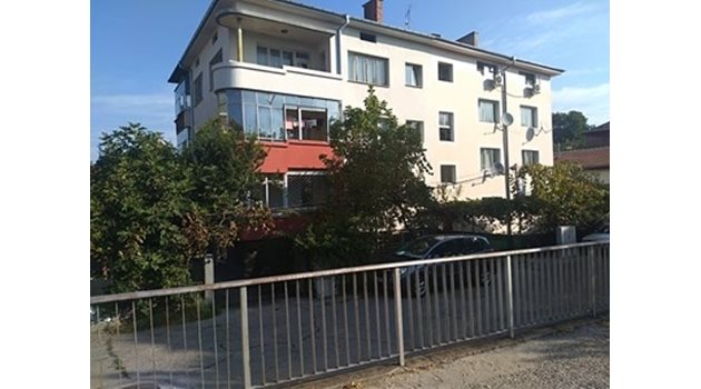 На втория етаж е домът на падналата Дария СНИМКА: Авторката