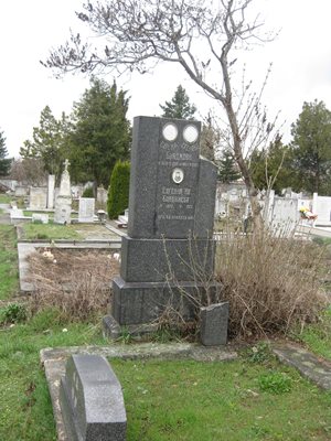Гробът й в Карлово