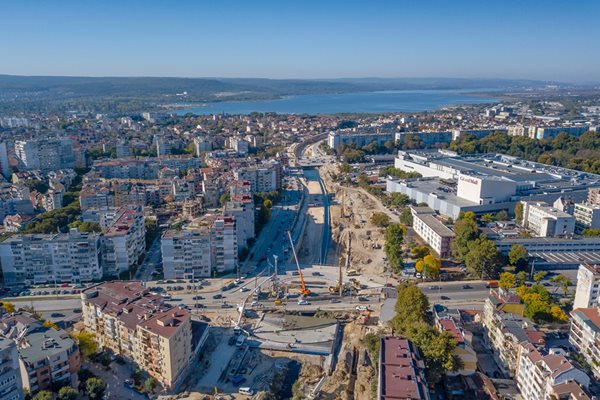 Новото трасе на бул. “Васил Левски” във Варна ще бъде пускано поетапно.