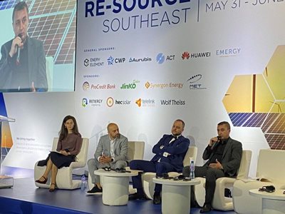 Министрите на енергетиката и на екологията Александър Николов и Борислав Сандов взеха участие във форума на регионалната платформа Re-Source Southeast Hub.