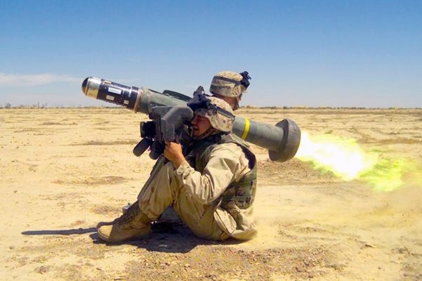 Javelin е упрпавляема противотанкова ракета, която се изстрелва от рамо. Тя може да бъде изстреляна от един човек СНИМКА: Lockheed Martin