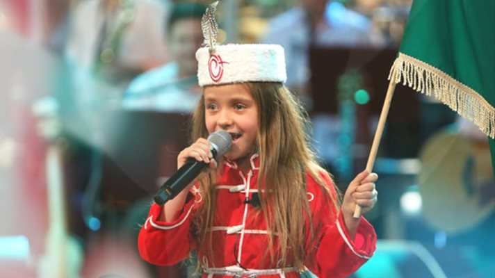8-годишната Елена Василева е любимка на Слави, но няма да може да се изявява в шоуто