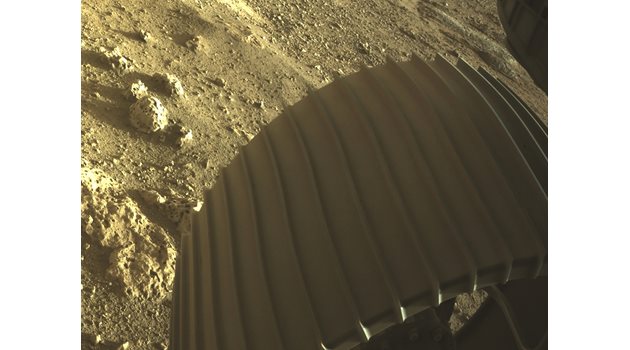 Марсоходът на НАСА "Пърсивиърънс", който кацна на Марс в четвъртък, е петата успешна подобна мисия. Снимки: Ройтерс
