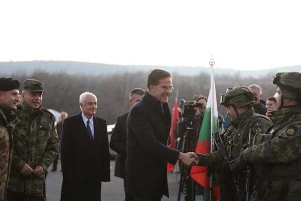 Генералният секретар на НАТО Рюте посети в четвъртък полигона “Ново село” край Ямбол.