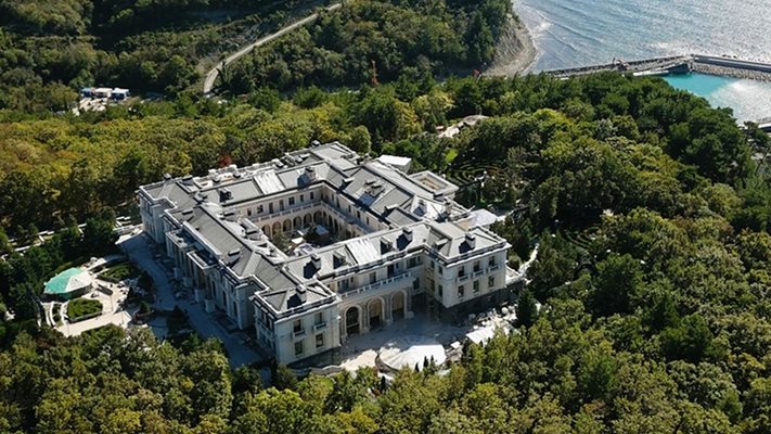 Цената на луксозния дворец, приписван на Путин надхвърля 1 млрд. евро.