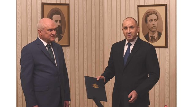 Президентът Румен Радев възложи на Димитър Главчев да състави служебен кабинет миналата събота и днес той върна списък с министри.