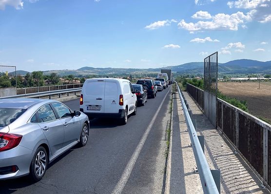 Движението по пътя Пловдив-Карлово е затруднено.


СНИМКА: Фейсбук.