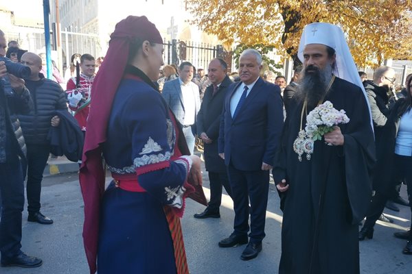 Хиляди жители на Гоце Делчев и региона се стекоха днес на централния площад, за да посрещнат патриарх Даниил.