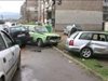 Мъж без книжка удари три паркирани автомобила в Казанлък (видео)