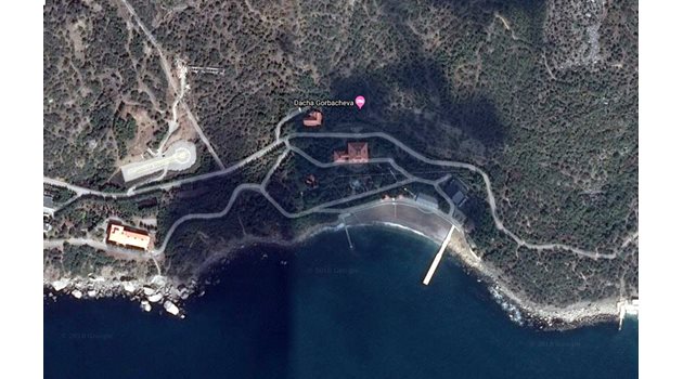 Президентската дача на брега на Черно море във Форос