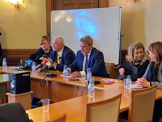 Министър Боил Банов на заседанието на парламентарната комисия по култура