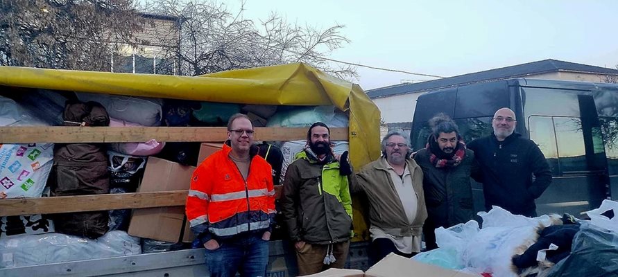 Манол Пейков и доброволци събираха и закараха дарения до Украйна и до Сирия и Турция след голямото земетресение през 2023 г.