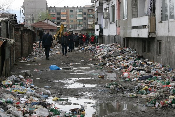 Така изглеждат улиците в "Столипиново".