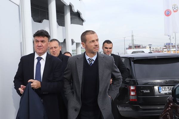 Александър Чеферин (вдясно) бе преизбран за шеф на УЕФА, но Михайлов отпада от екипа му