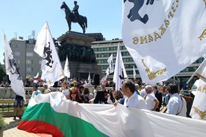 150 души се събраха на поредния протест на "Възраждане"