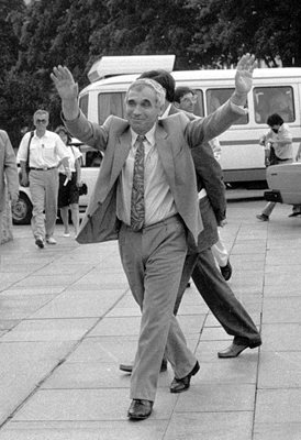 Машина на времето: 1.8.1990 г. Д-р Желю Желев избран за президент