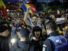 Помилват за корупция в Румъния,  хиляди отново на протест