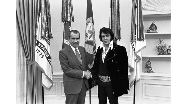 Елвис се оплаква на президента Ричард Никсън, че "Бийтълс" са настроени антиамерикански.