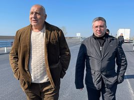 Бойко Борисов инсектира новото трасе на магистрала "Тракия" Снимки: МС